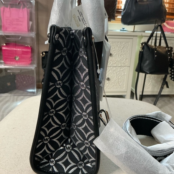 Michael Kors Black and White Tote Bag Black Silver is her Nickname - Picture 4 of 4